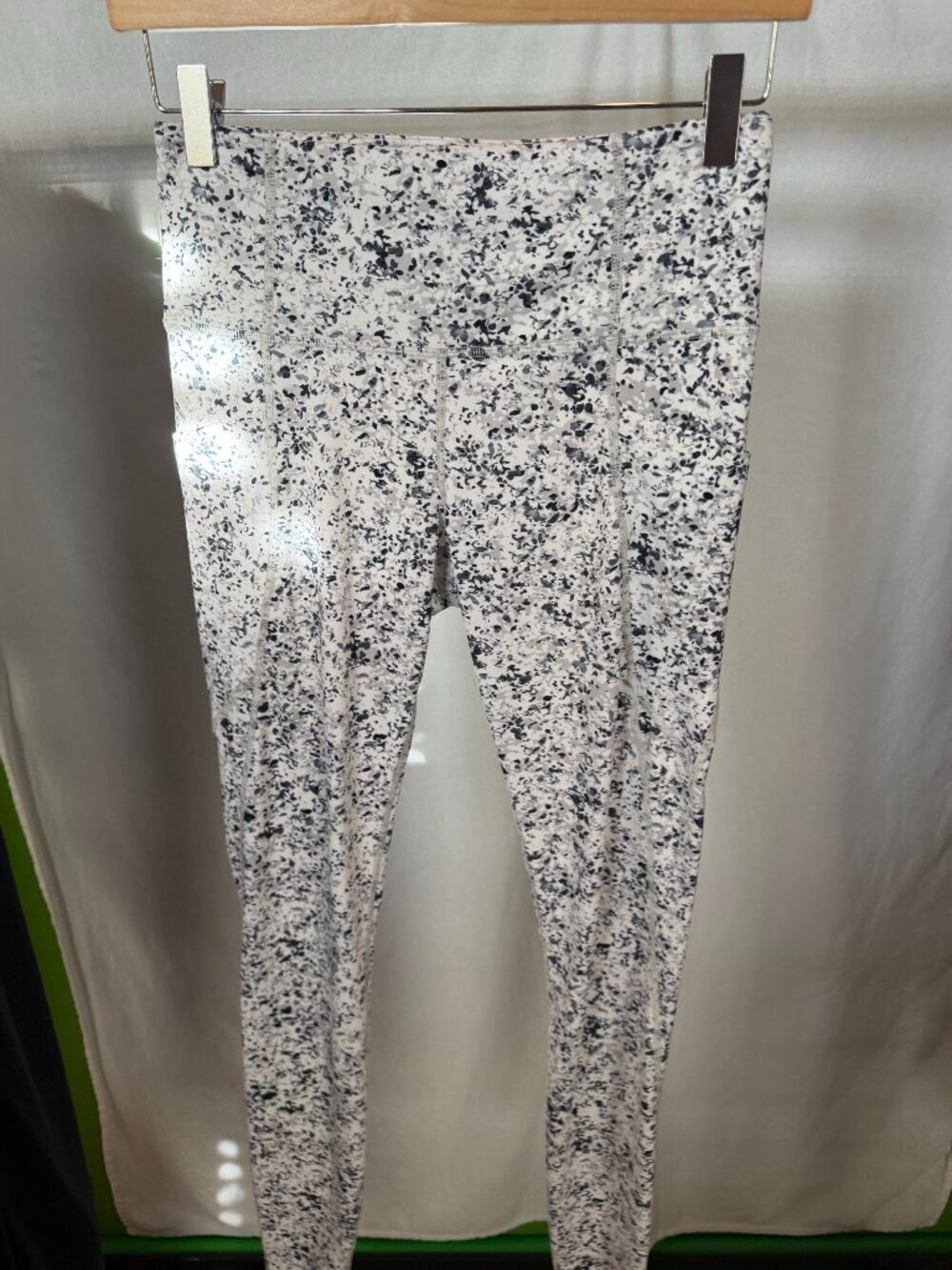 Athleta Speckled Print High Rise Leggings with Side Pockets Size ST